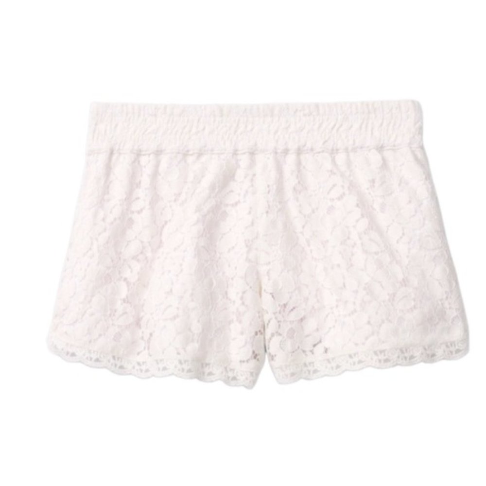 Aritzia Talula White Lace Scalloped Shorts